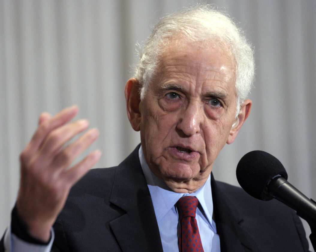 Daniel Ellsberg, who leaked Pentagon Papers exposing Vietnam War secrets, dies at 92 | News, Sports, Jobs - Vimarsana News